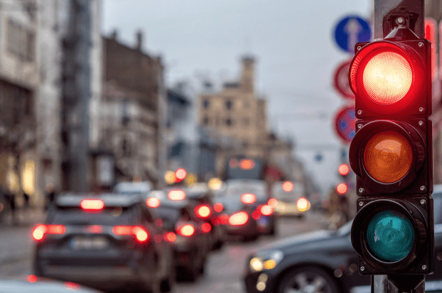 Semáforos anti-ruido, la solución al caos vial en la ciudad | Deparojo