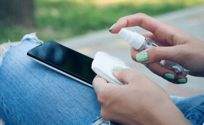 ¿Cómo desinfectar tu celular? | Deparojo